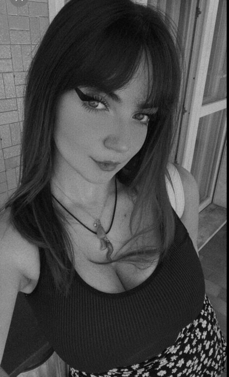 Rebekadervishi model perfect image