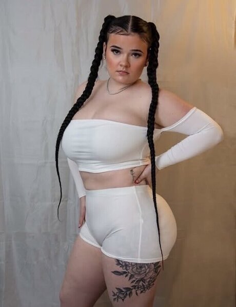 Katieexo134 xxx model galleries