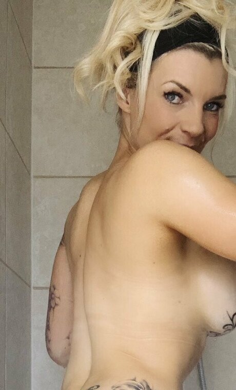 Cafitchick model adult images