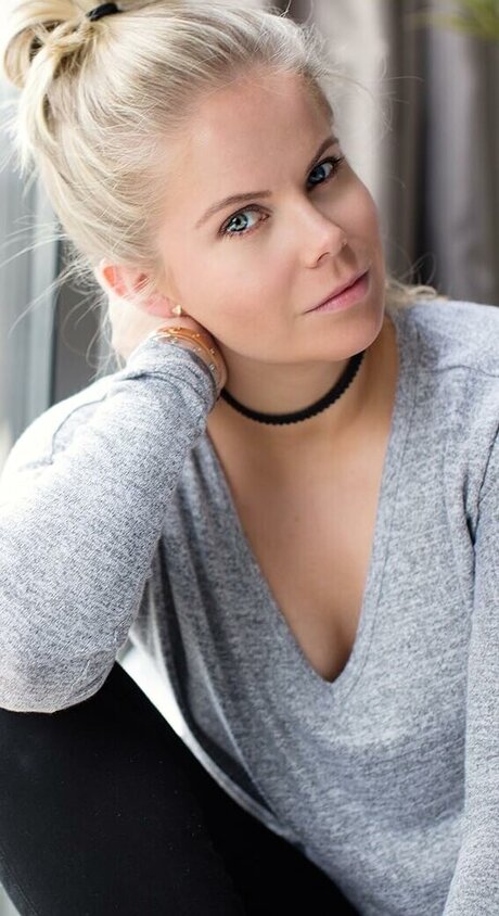 Crystal Hunt hd star photo