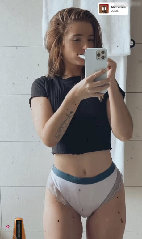 Julia Schulze naked pornstar images