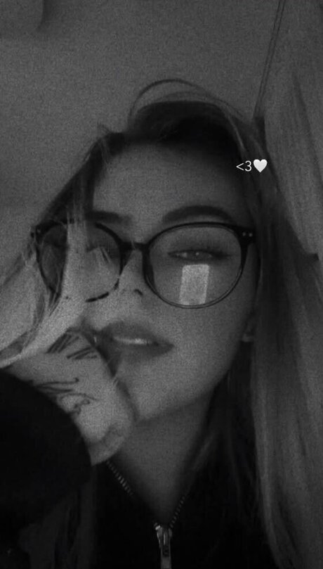 Gloria ebt nude actress picture