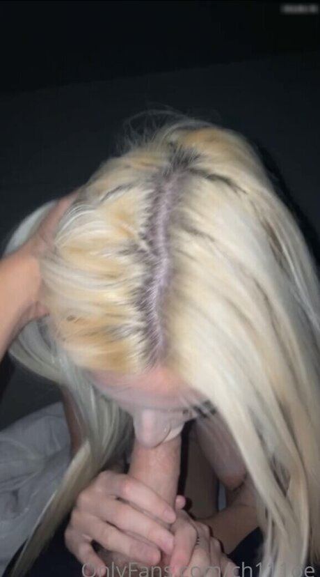 Ch111oe Chloe model naked photo