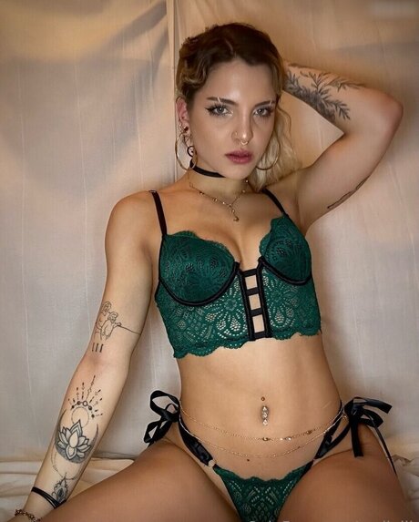 nadiniii high quality actress picture