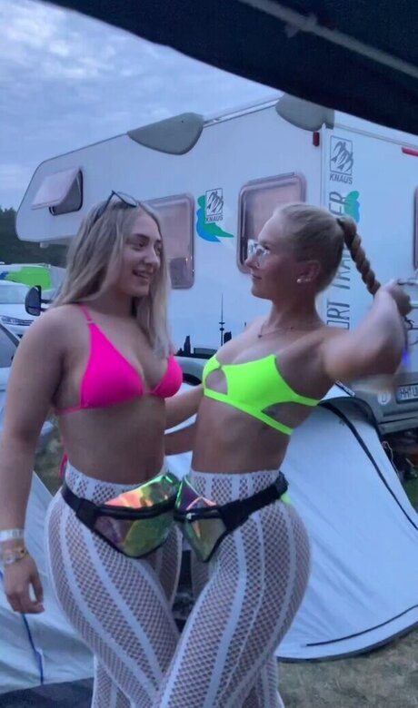 Emma Louisa exclusive model img