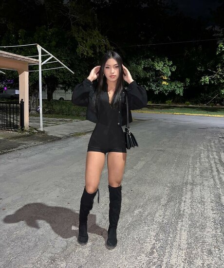 yolllbae model nude photo