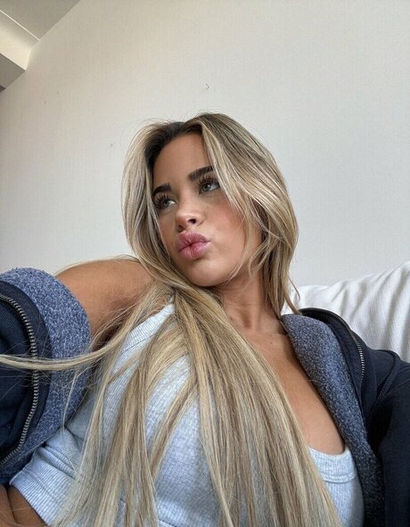 Emily Elizab3th pornstar erotic picture