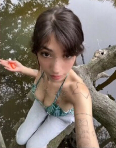 Ang2high erotic star photo