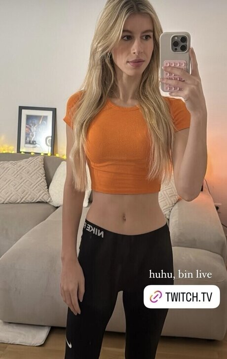 quitelola model sexy img