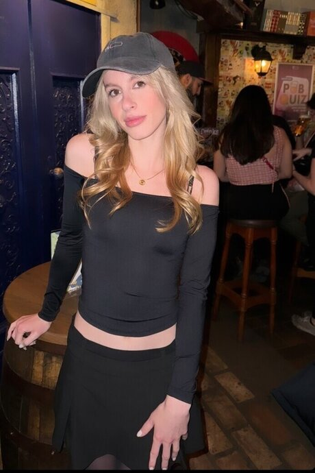 quitelola art model picture