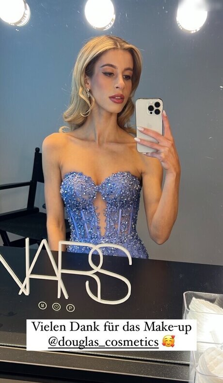 quitelola porn star img