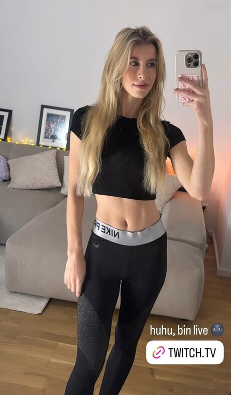 quitelola pornstar sexy images