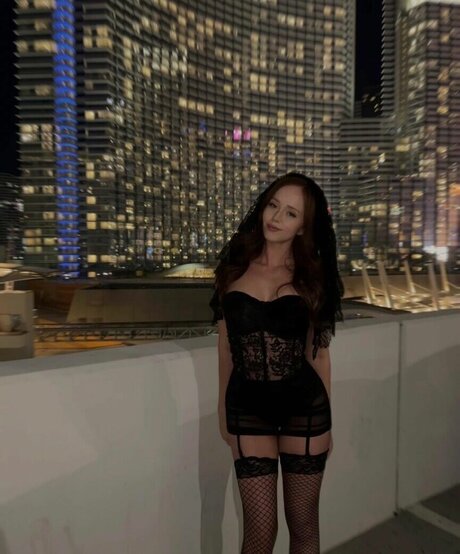 Taylor Levinson erotic pornstar galleries