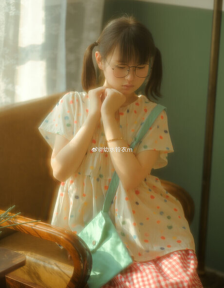 LynnLi7698 xxx model photo