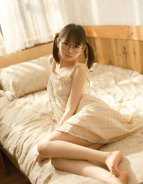 LynnLi7698 nude model images