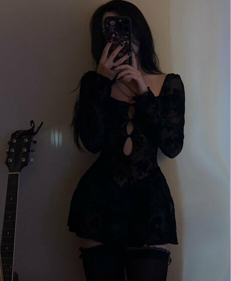 ratedreign adult model picture