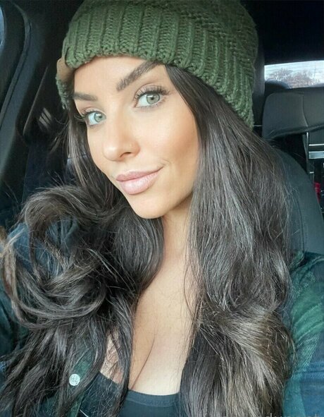 Ashlyn Dupont top model image