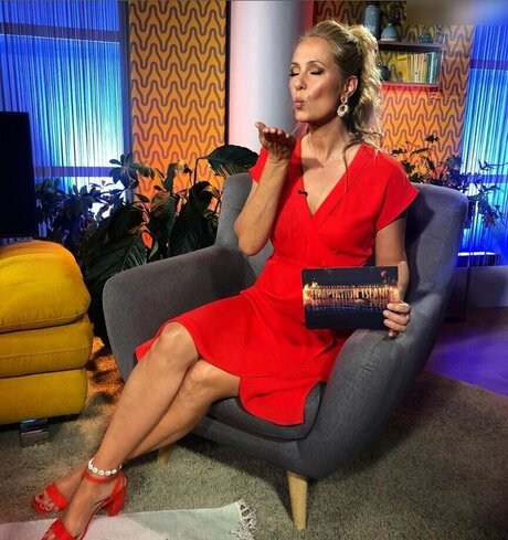 Angela Finger Erben free star img