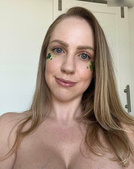 zarzareels nude model pictures