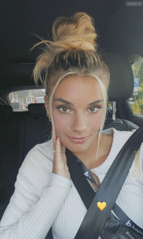 Selina Cerci pretty pornstar photos