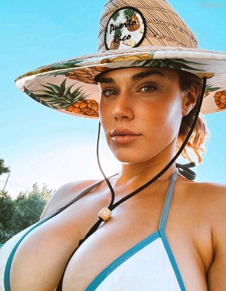 CJ Perry aka Lana beautiful actress img