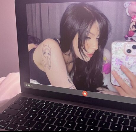 Laurinchhhe model nude picture