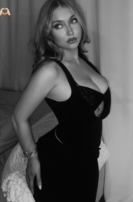 Tilde M llergren adult model img