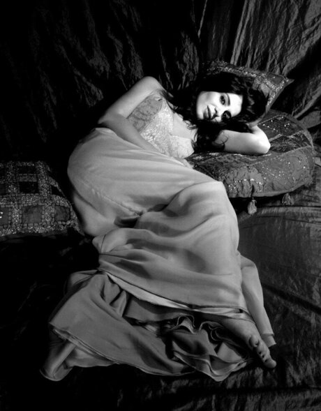 Julie Zenatti sexy star photo