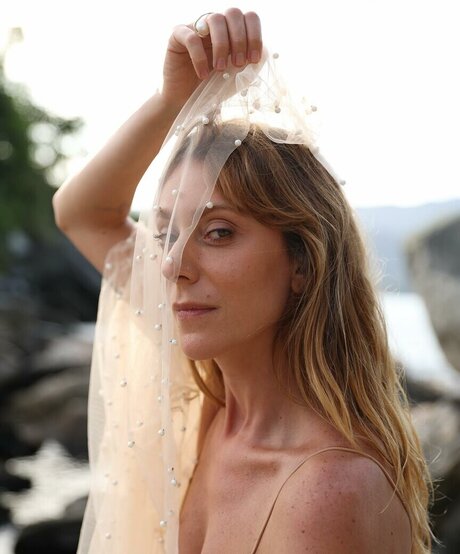 Caroline Abras sexy star pic