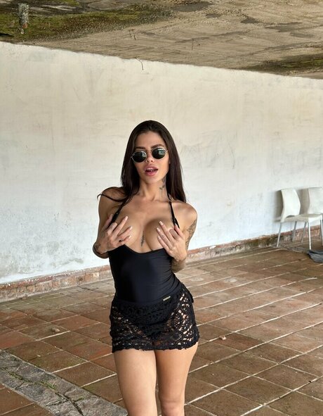 Julia Sampaio hot actress pics