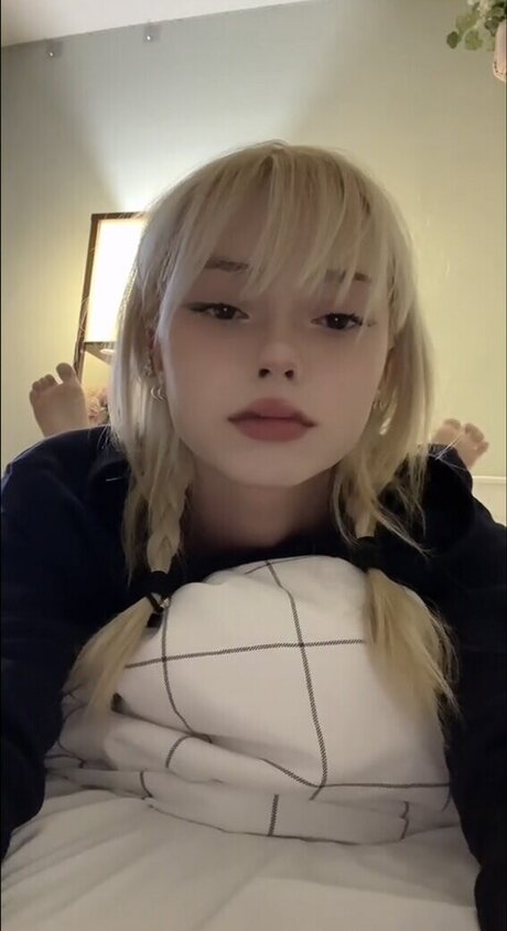 komocos erotic model img