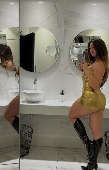 Nara Arce model nice pic