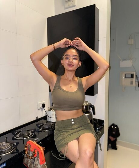 Anushka Sen star pornographic pics