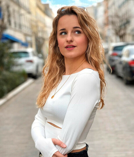 Camille LV nice pornstar pic