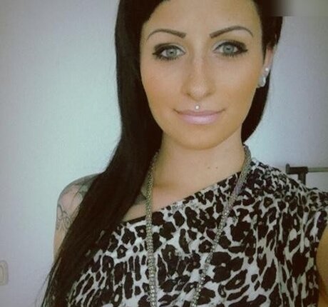 Wer ist das_ model best photo