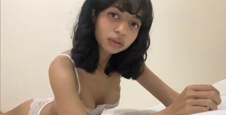 young onlyfans sexy naked photo