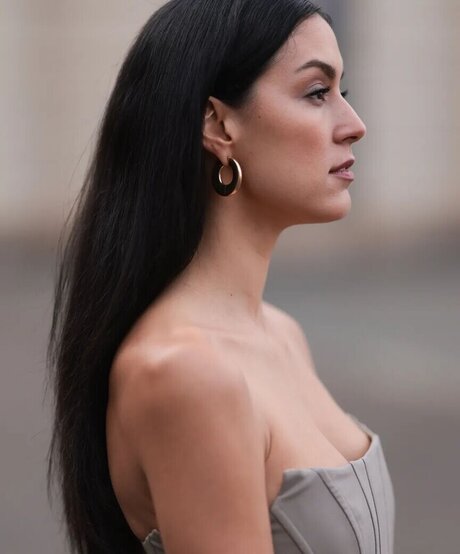 Rebecca Mir actress img