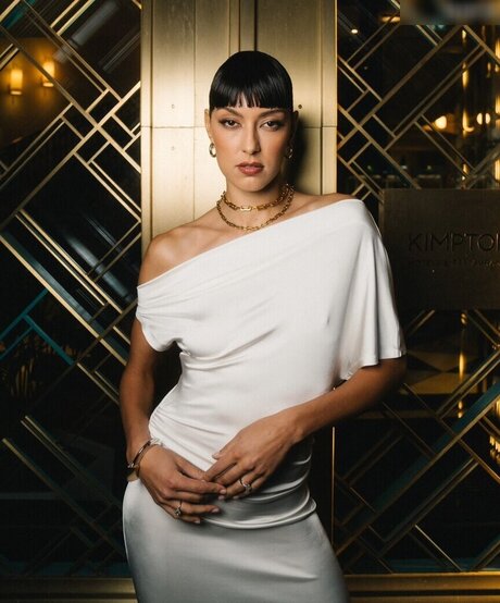 Rebecca Mir sexy star picture