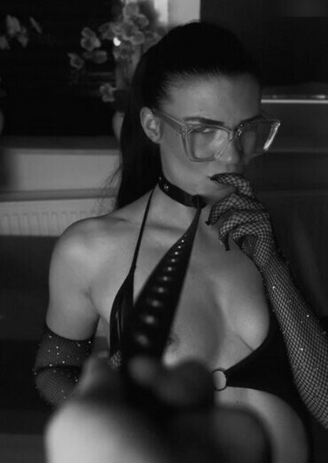 Vanessa Bartsch model free pics