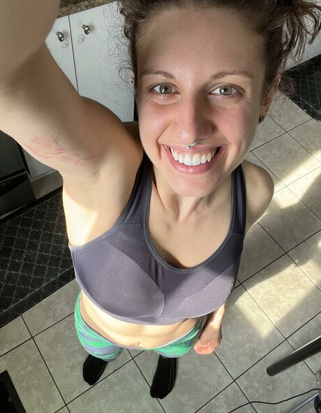 Victoria Liro model hd pic