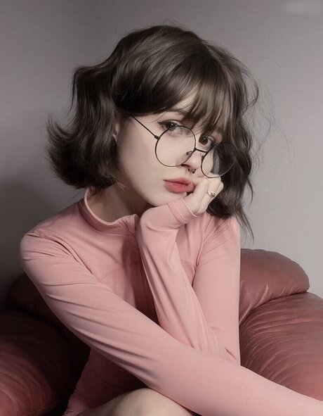 devisuka hot actress img