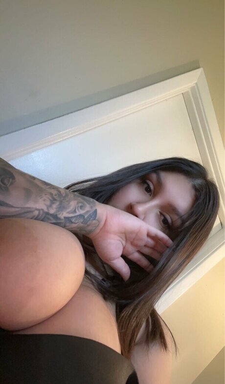 Ilenesvanity model xxx gallery