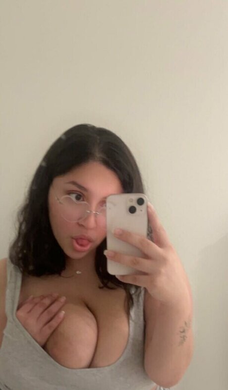 Ilenesvanity sexy model image