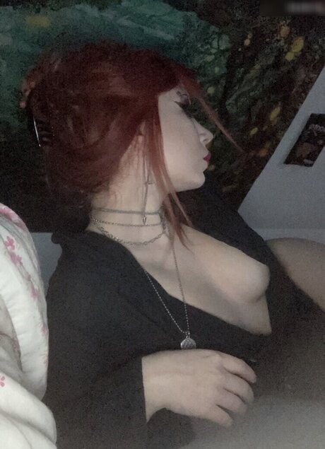 Gothminze naked model picture