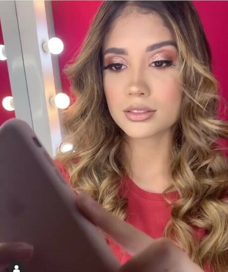 Valeria Emiliani hd model images