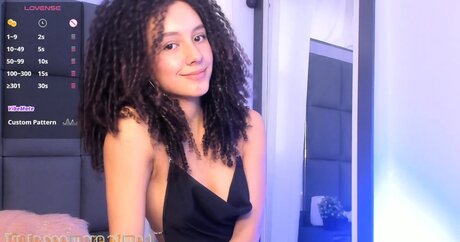 sweetcurly1 model nude img