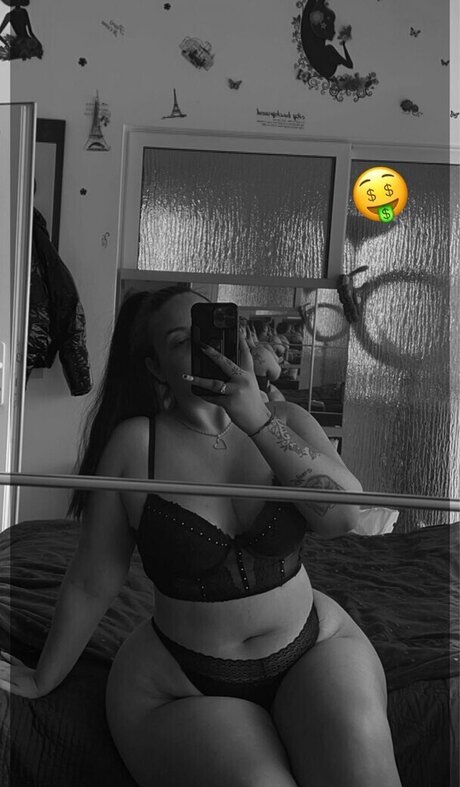 Ellyyelly nudes star pictures