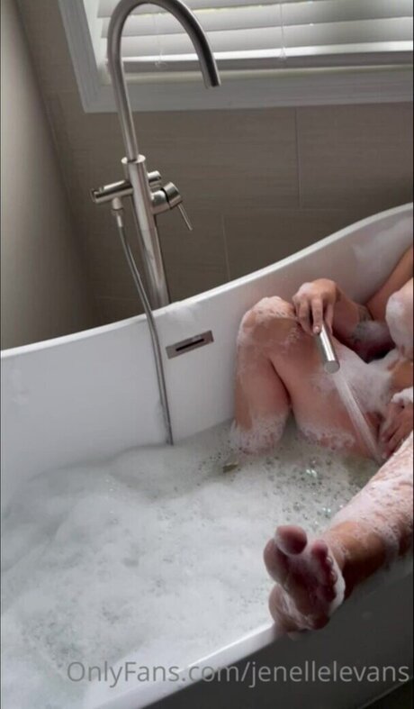 Jenelle Evans exclusive actress photo