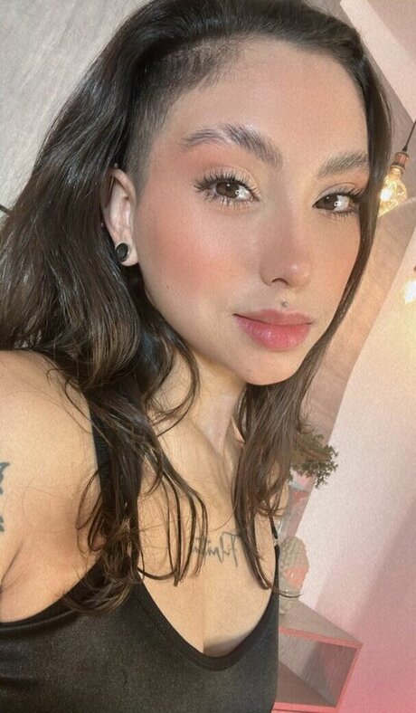 LupeHikari art model photo