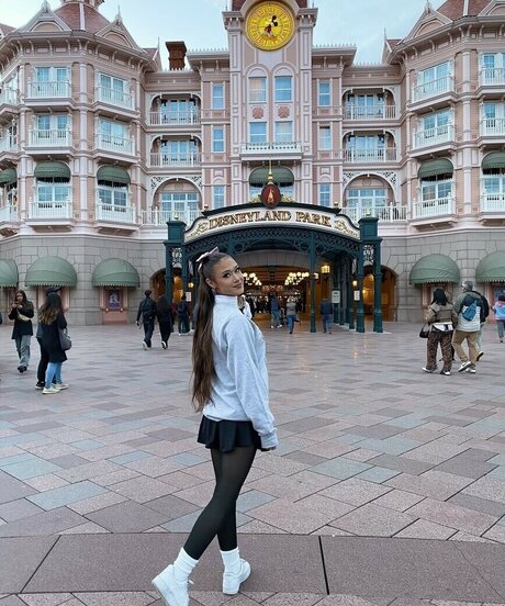 Devyn Lundy art actress archive